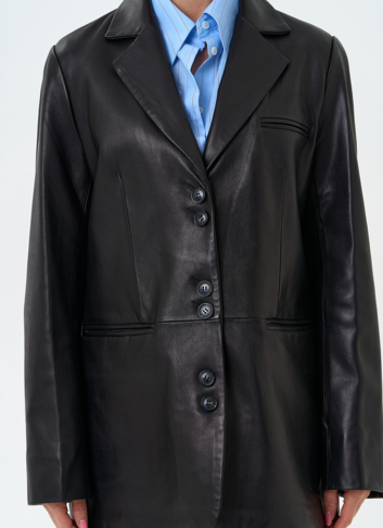 Женский жакет из натуральной кожи