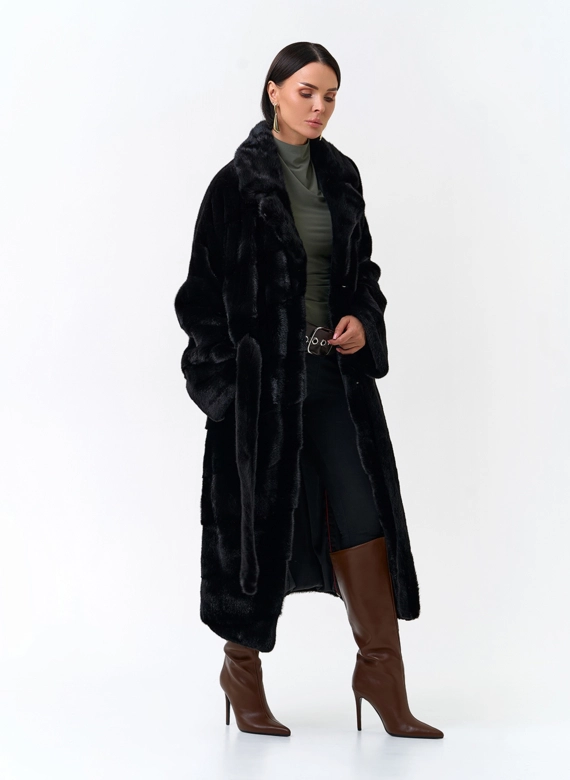 Шуба из меха норки с английским воротником