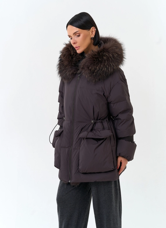 Женский пуховик с мехом чернобурки на капюшоне