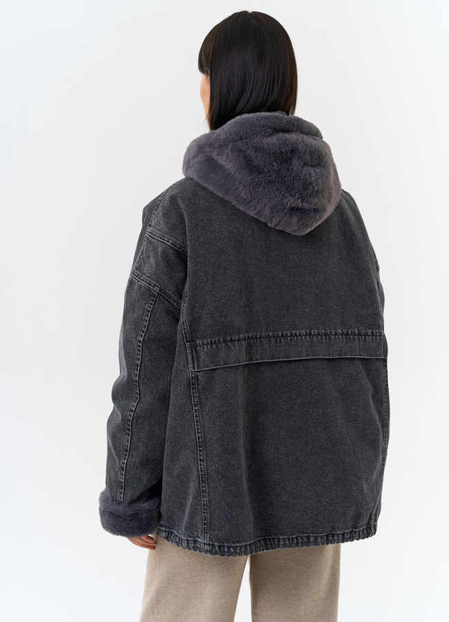 фото Женская утепленная джинсовая куртка с отделкой из эко меха модель № 31911