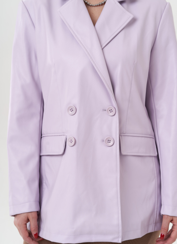 Пиджак из эко кожи сиреневого цвета