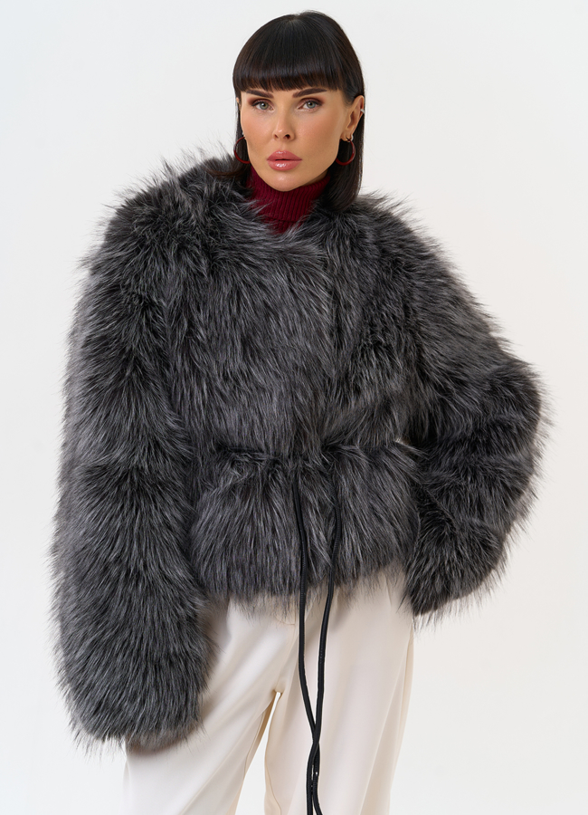 Короткая куртка из эко меха с декоративным поясом модель № 31262 меха малина