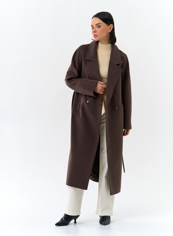 Женское пальто с английским воротником