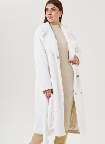 Белое пальто из эко меха