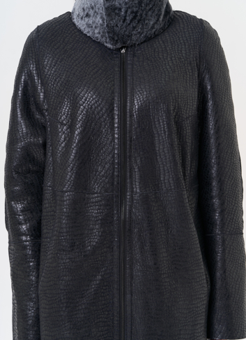 Женская двухсторонняя дубленка с воротником стойкой