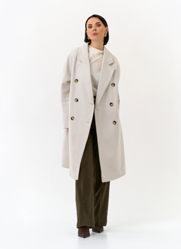 Светлое женское пальто с поясом Светлое женское пальто с поясом