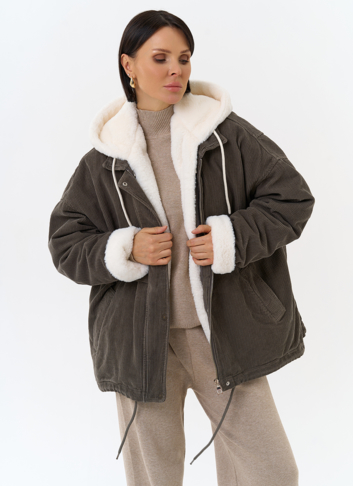 Женская утепленная куртка с отделкой из эко меха