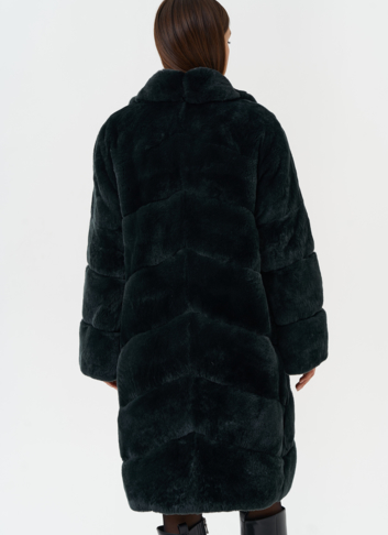 Шуба из меха кролика зеленого цвета