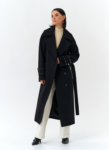Женское пальто черного цвета
