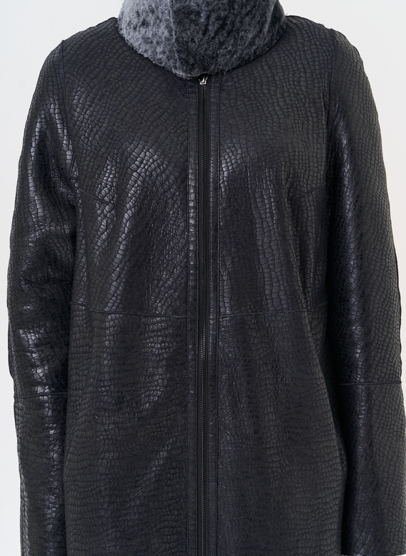 Женская двухсторонняя дубленка с воротником стойкой