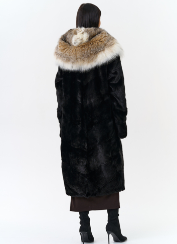 Норковая шуба черного цвета с рысью