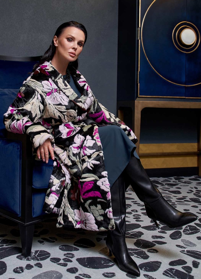 Пальто из эко меха с цветочным принтом модель № 28549 универмаг малина