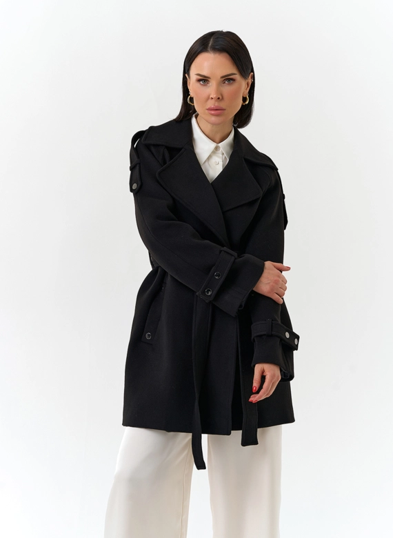 Женское укороченное пальто с английским воротником