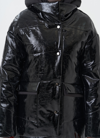 Женский пуховик из эко кожи с капюшоном