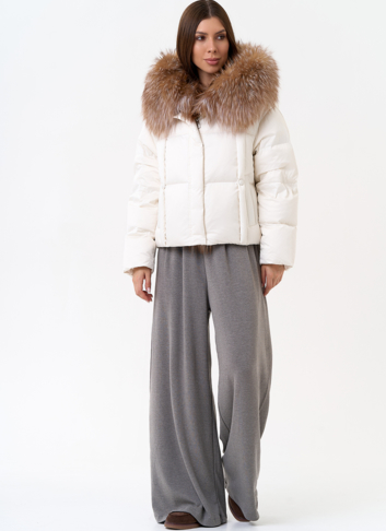 Женский пуховик с капюшоном из меха блюфрост