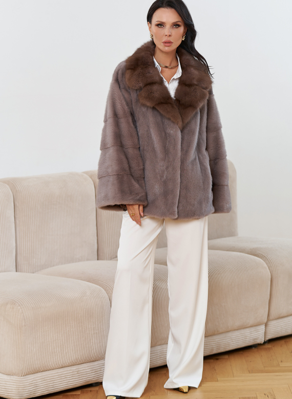 Куртка из меха норки с английским воротником из меха куницы