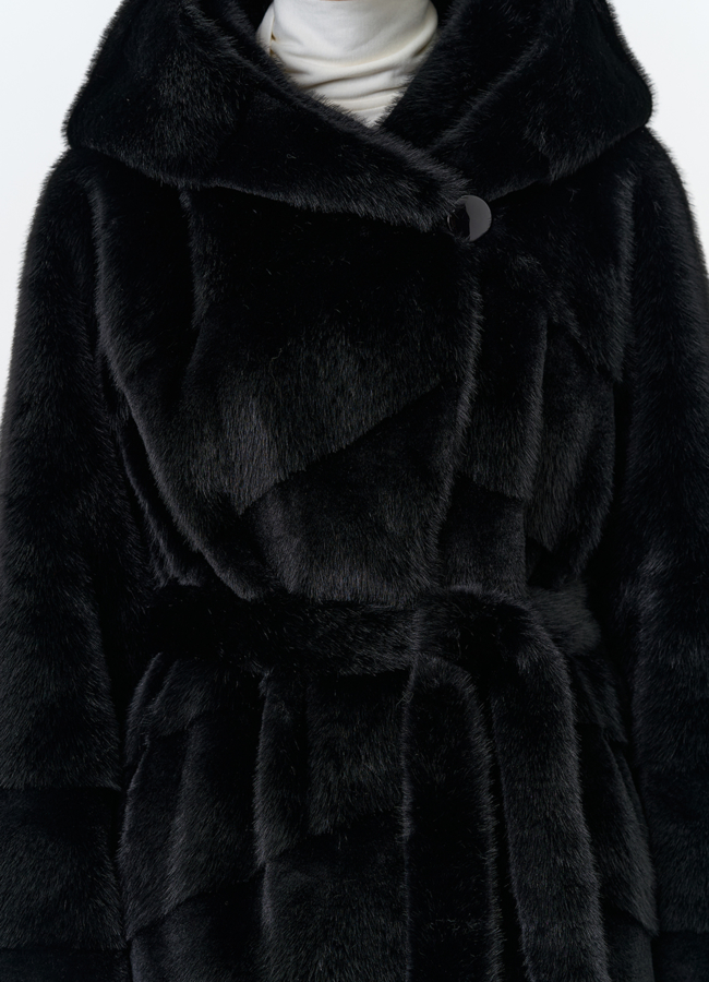 Женская шуба из эко меха с капюшоном модель № 32054 универмаг малина