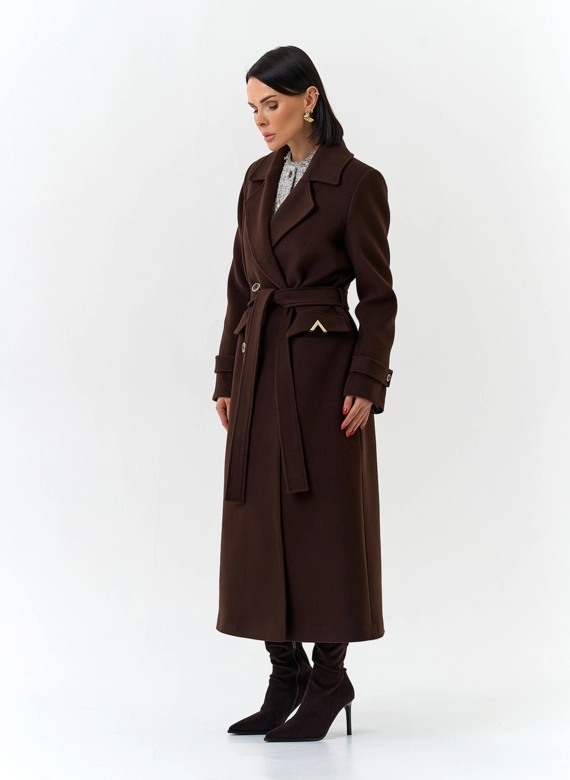 Женское пальто с английским воротником