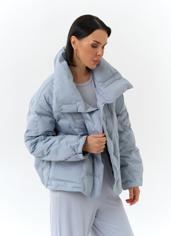 Женская куртка с воротником стойкой