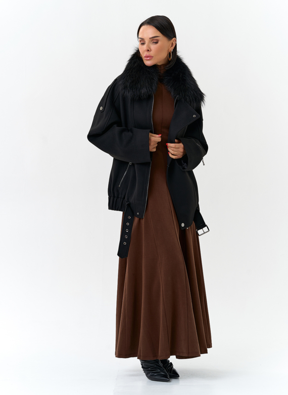 Женское укороченное пальто с отделкой из меха лисы