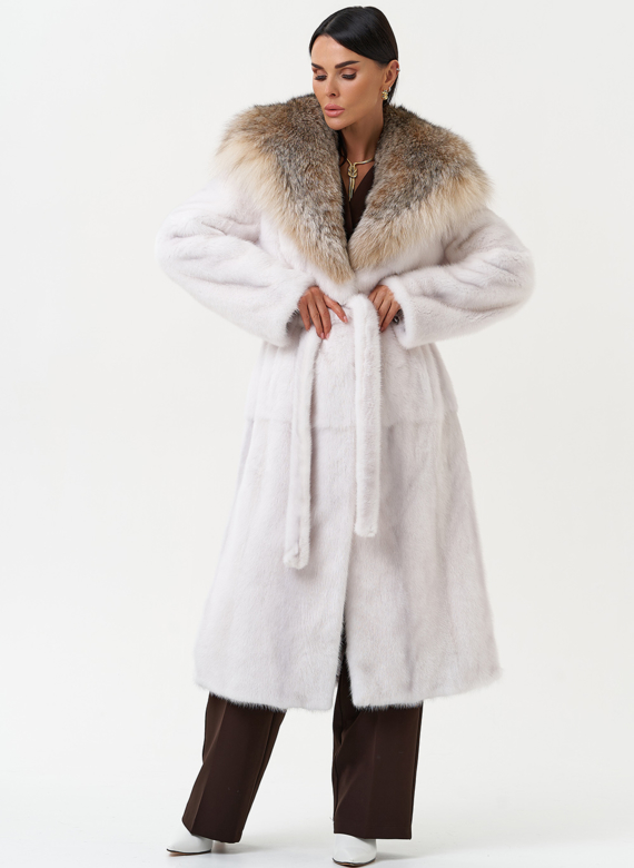 Женская шуба из меха норки с капюшоном из меха рыси