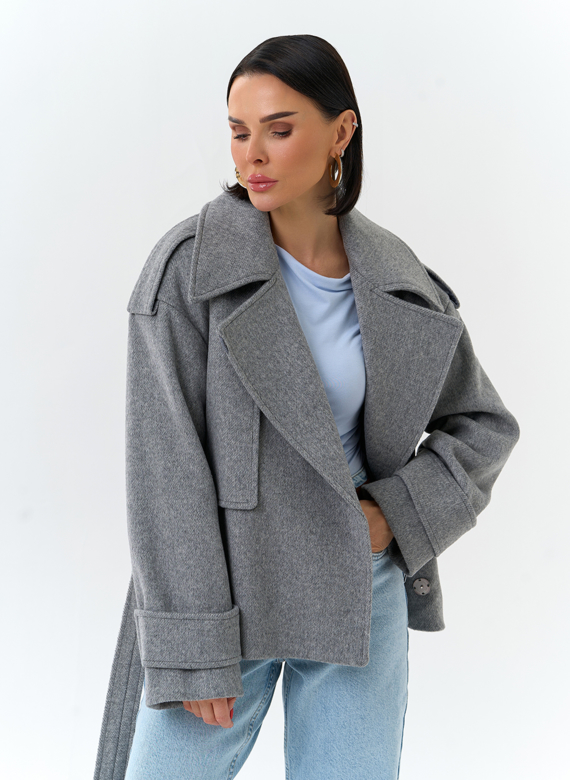 Женское укороченное пальто с английским воротником