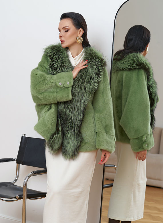 Короткая шуба из норки с мехом из чернобурки