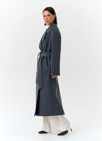 Женское пальто с английским воротником