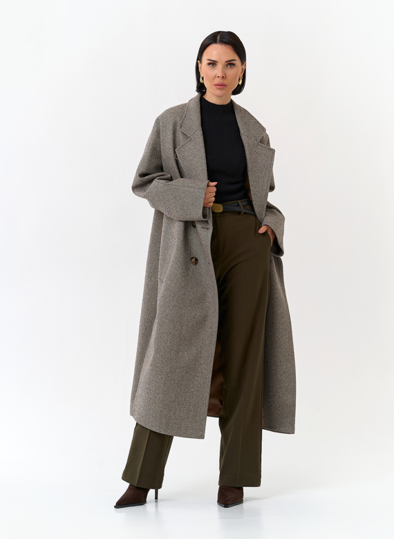 Женское пальто с английским воротником