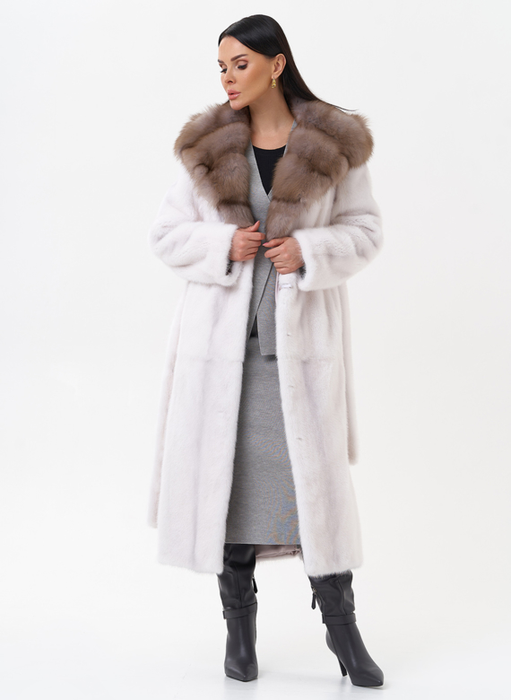 Белая шуба из норки с куницей