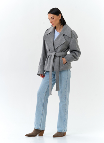 Женское укороченное пальто с английским воротником