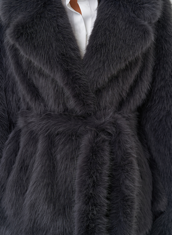 Женская шуба из эко меха с английским воротником