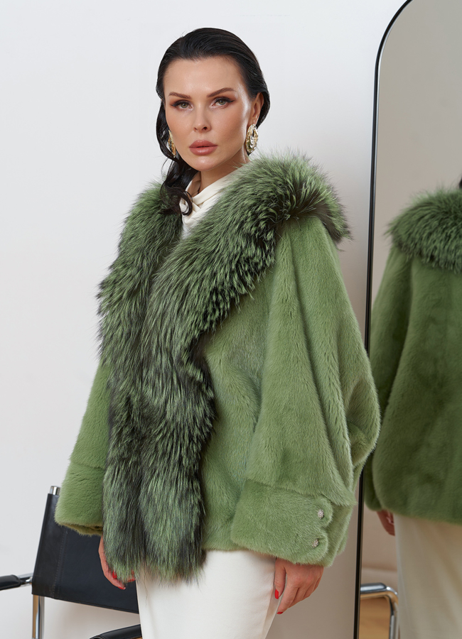 Короткая шуба из норки с мехом из чернобурки модель № 81025 универмаг малина