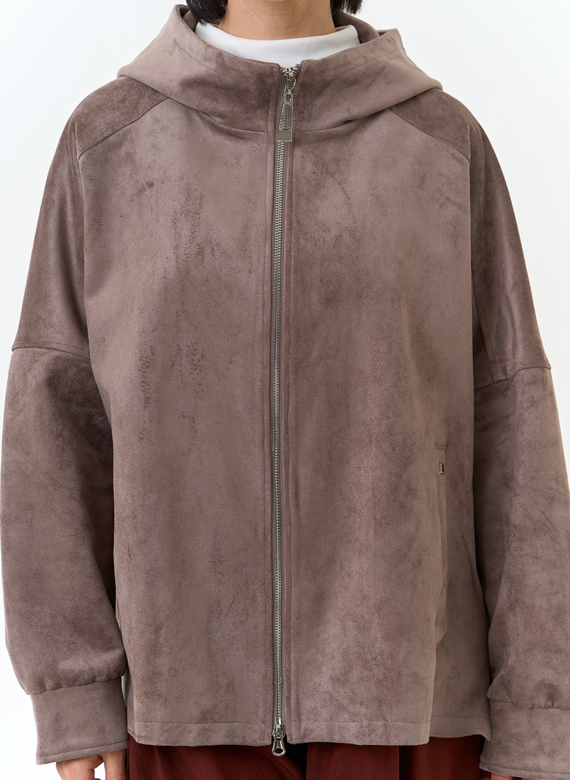 Женская куртка из эко замши с капюшоном