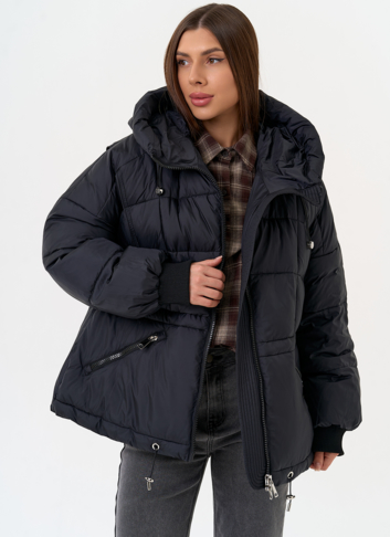 Женский черный пуховик с капюшоном