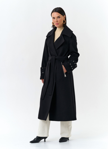 Женское пальто черного цвета