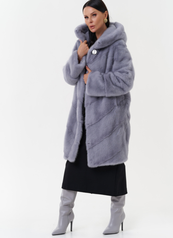 Норковая шуба голубого цвета с капюшоном
