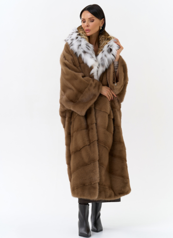 Шуба из меха норки с капюшоном из меха рыси