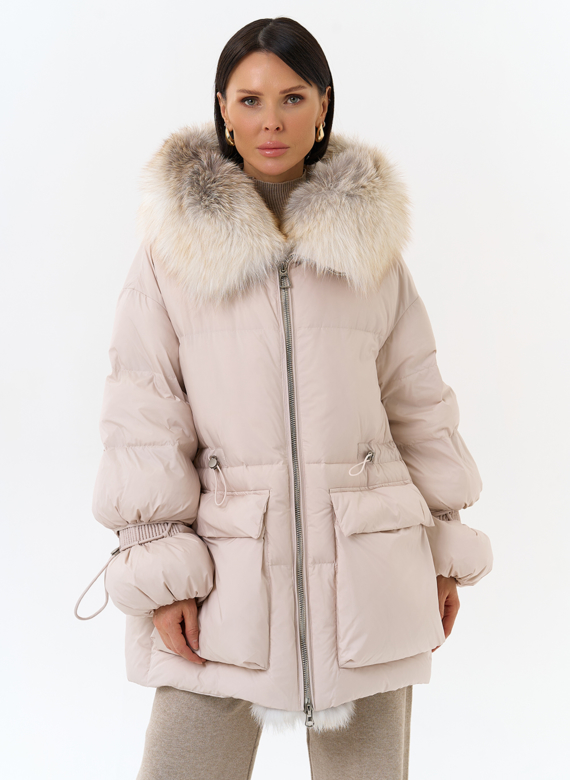 Женский пуховик с капюшоном из меха лисы