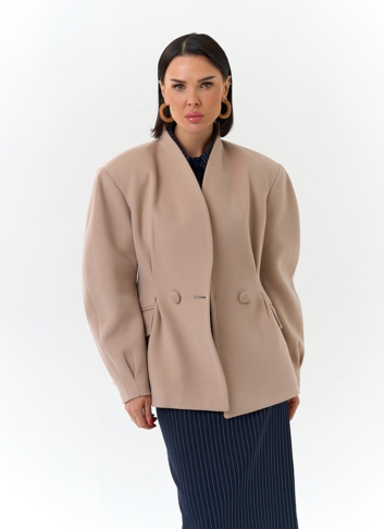 Женское укороченное пальто с акцентными рукавами