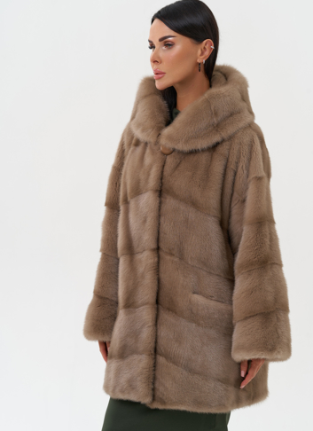 Короткая шуба из норки с капюшоном