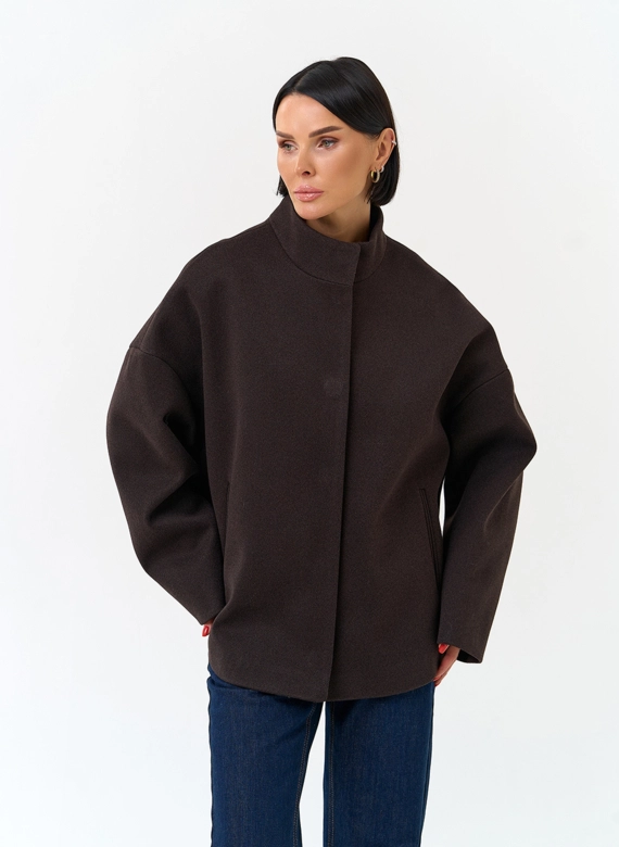 Женское укороченное пальто с воротником стойкой