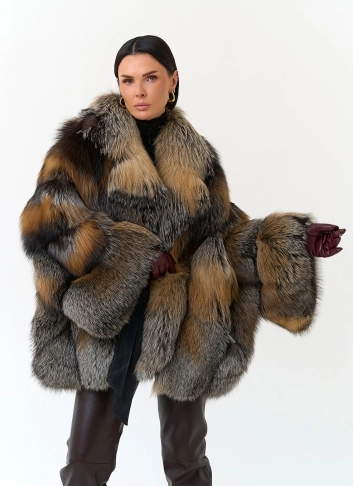 Шуба из меха лисы с поясом Шуба из меха лисы с поясом фото
