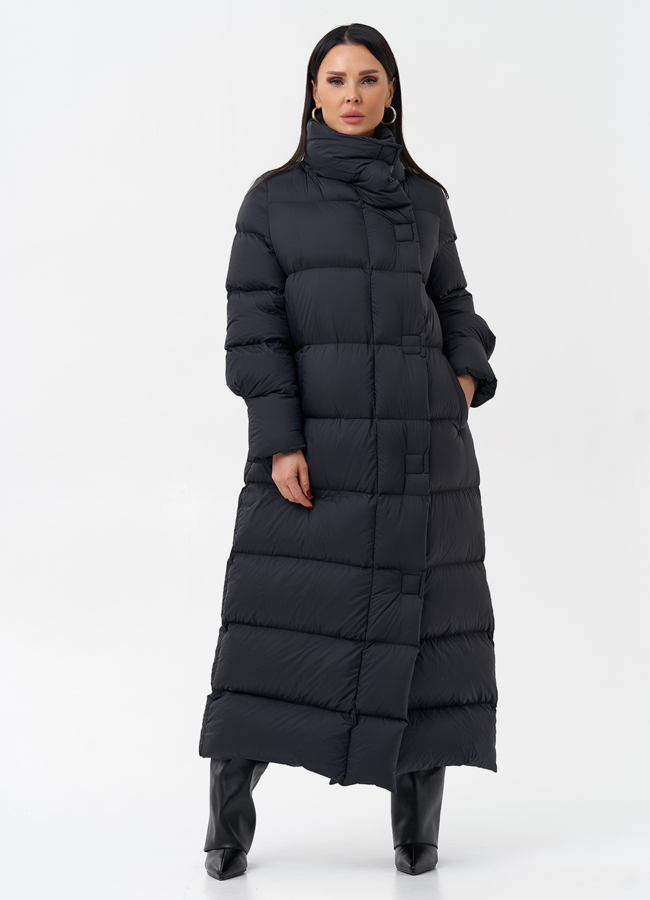 Женский пуховик черного цвета  модель № 28974 меха малина