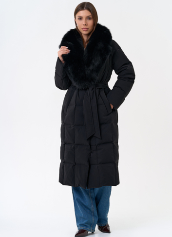 Женский пуховик с воротником из меха песца в черном цвете