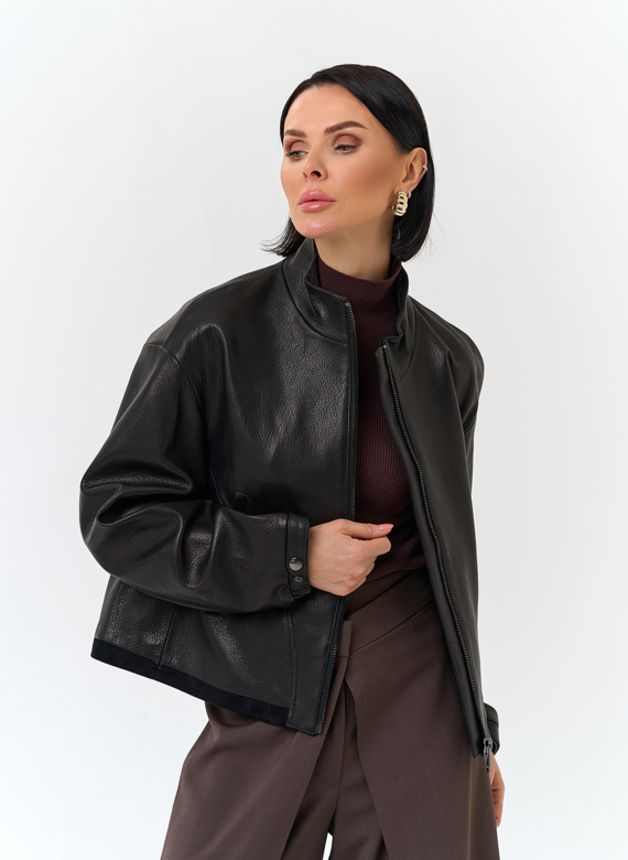 Женская короткая куртка из натуральной кожи