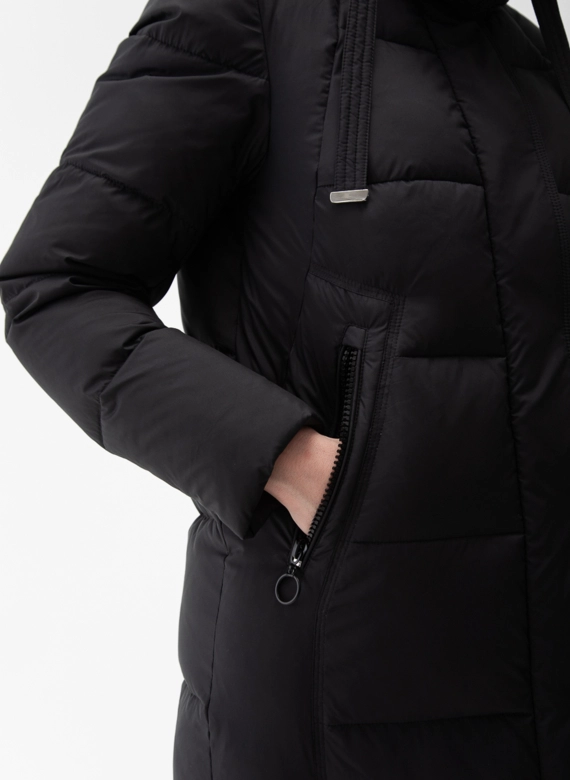 Женский пуховик с капюшоном  фото
