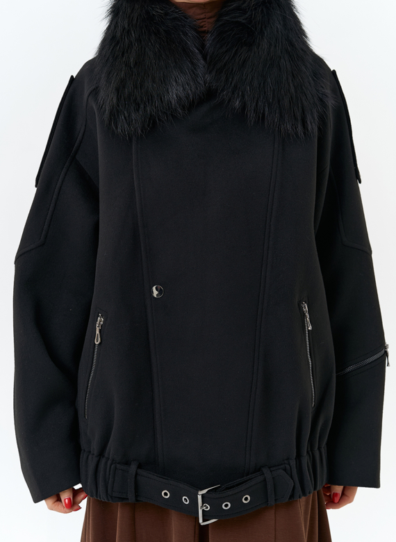 Женское укороченное пальто с отделкой из меха лисы